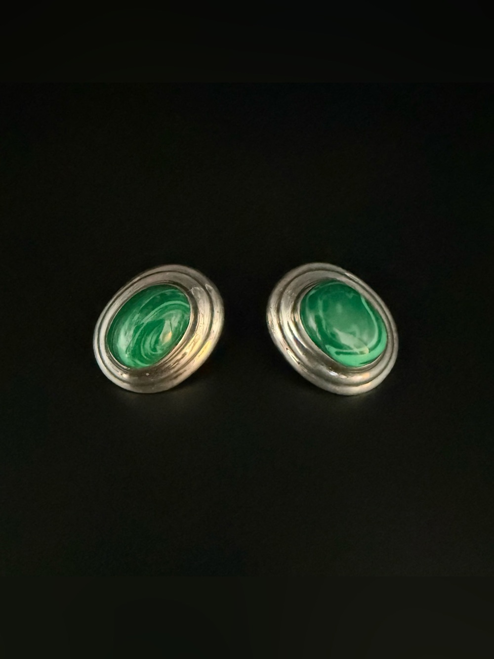 Malachite & 925 Silver. Oval Ribbed Clip Earrings.Stone’s Rich Green WavyPattern